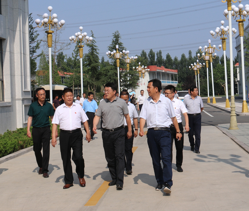 临沂市兰山区委书记赵晓晖一行到临沂电力学校调研